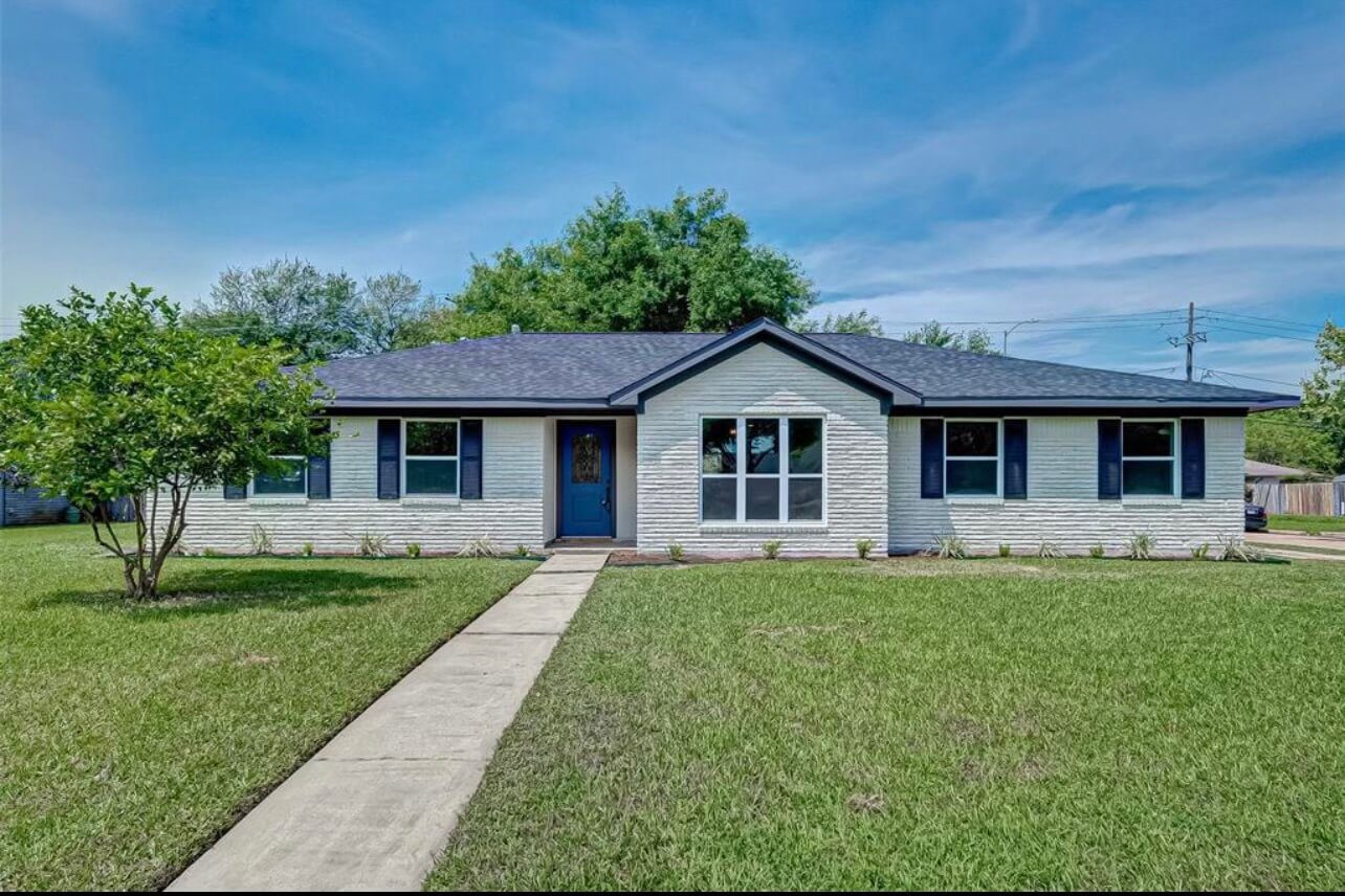 House exterior in White and blue